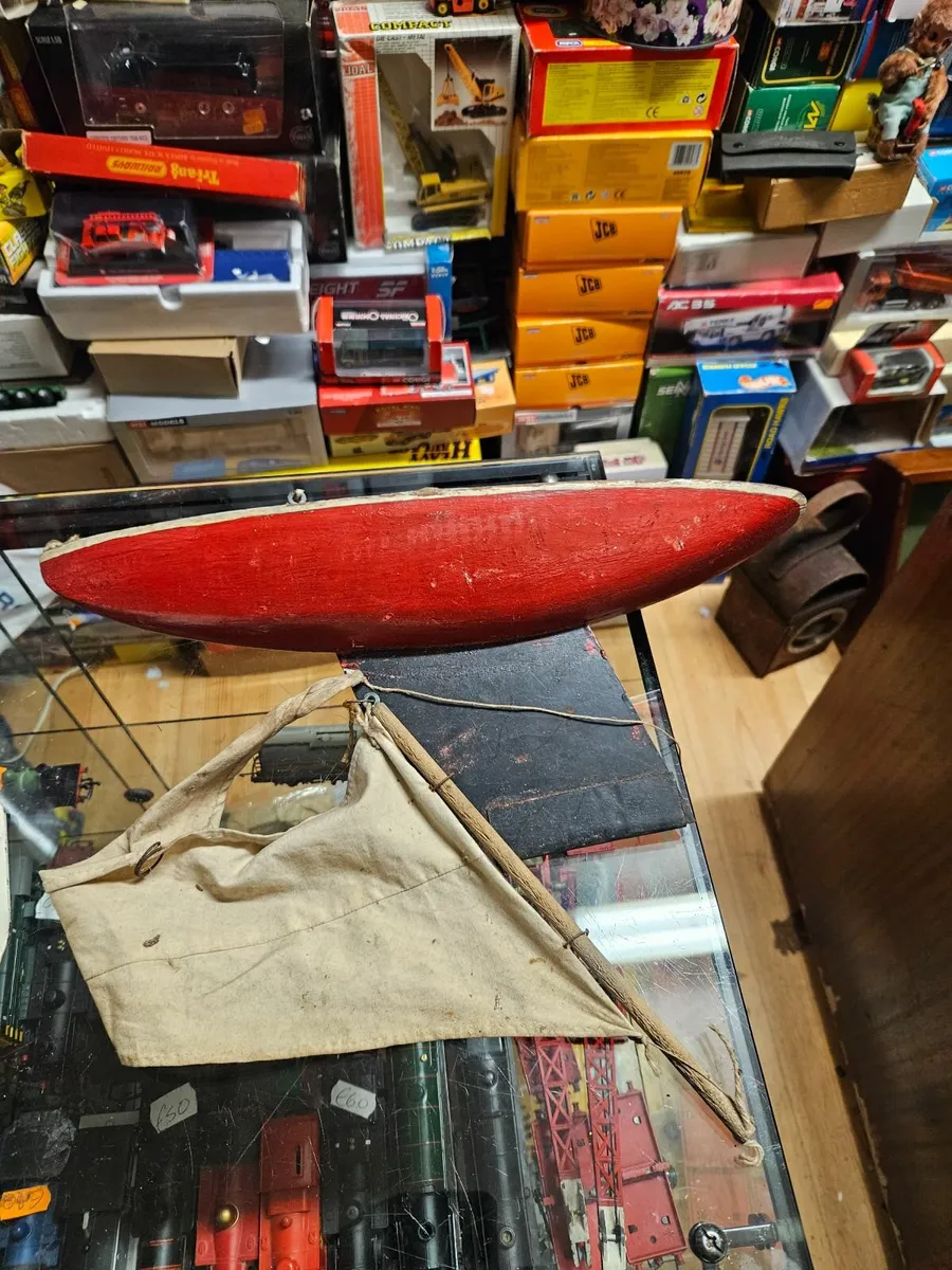 Vintage Pond Yacht - Image 3