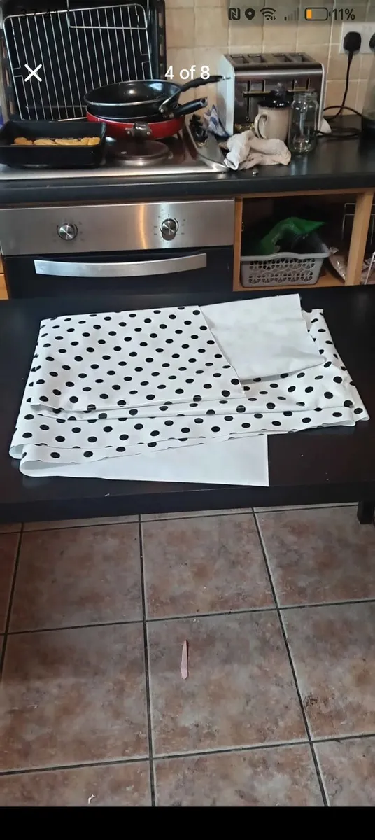 Dining table - Image 4