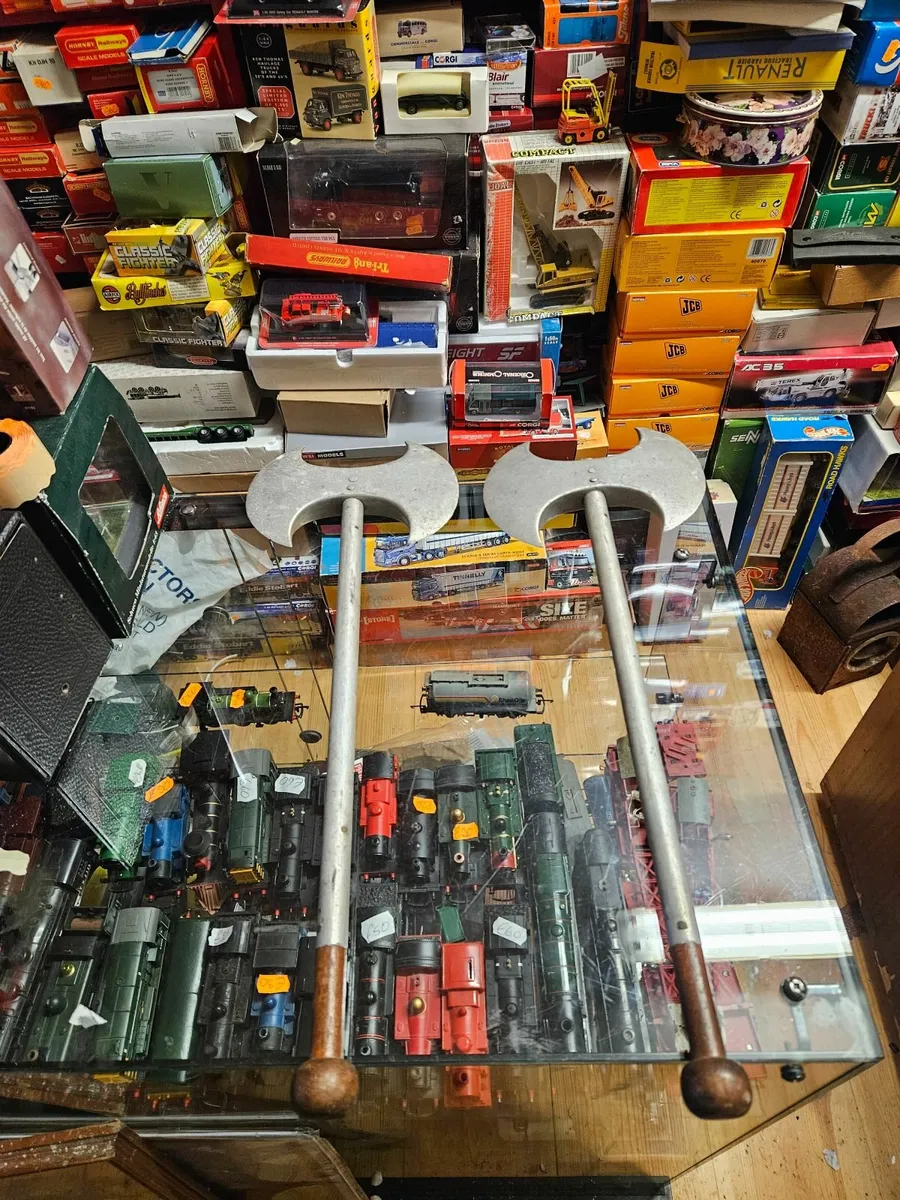 Vintage Looking Axes Lord of the Rings Game of Thr - Image 1