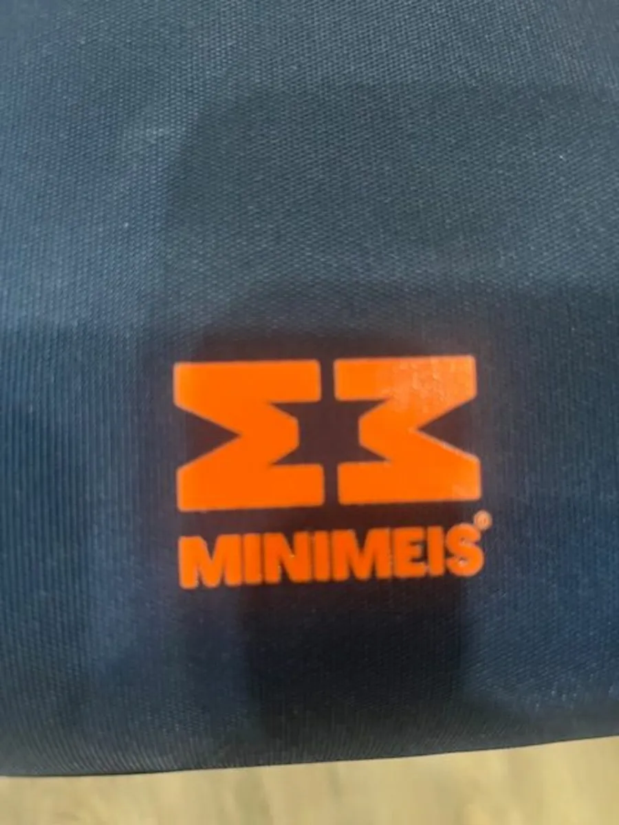 Minimeis child shoulder carrier - Image 3