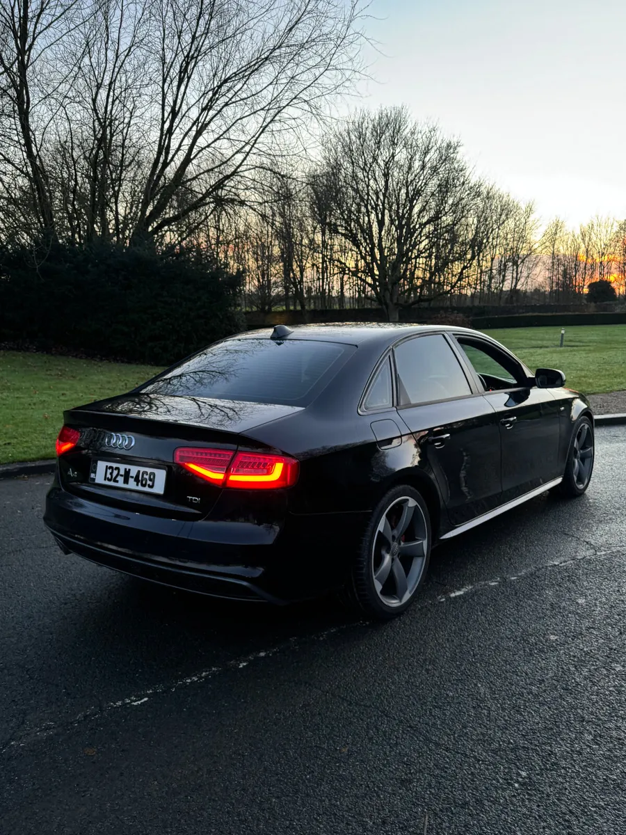 Audi A4 2013 S-Line Black edition - Image 4