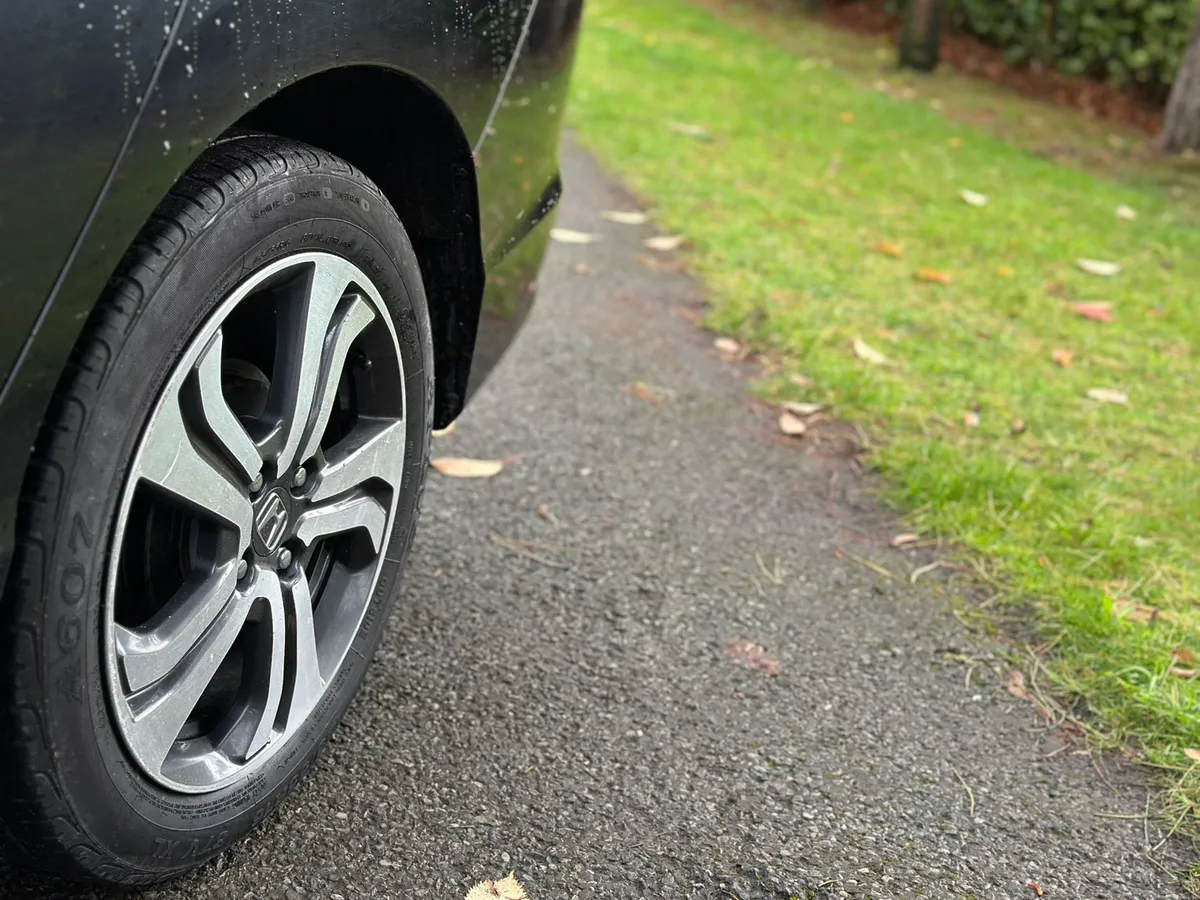 Honda Grace Automatic Hybrid Fresh NCT 11/26 - Image 3