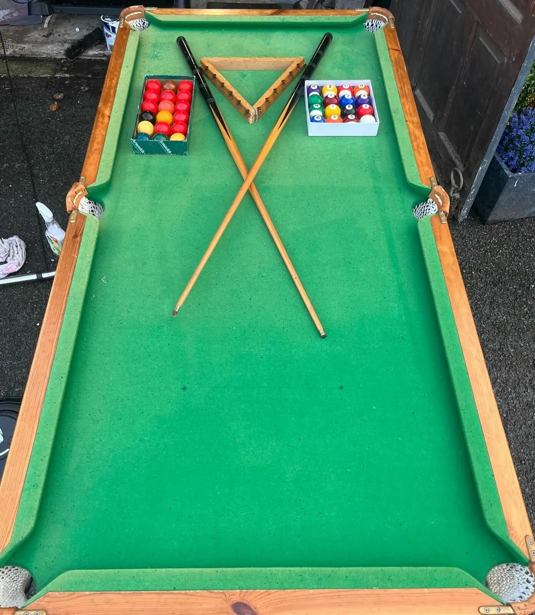 Pool table - Image 1