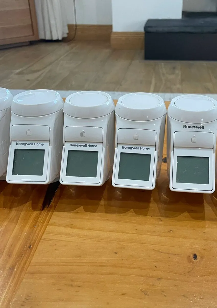 4 Pack Honeywell TRV radiator heads - Image 2