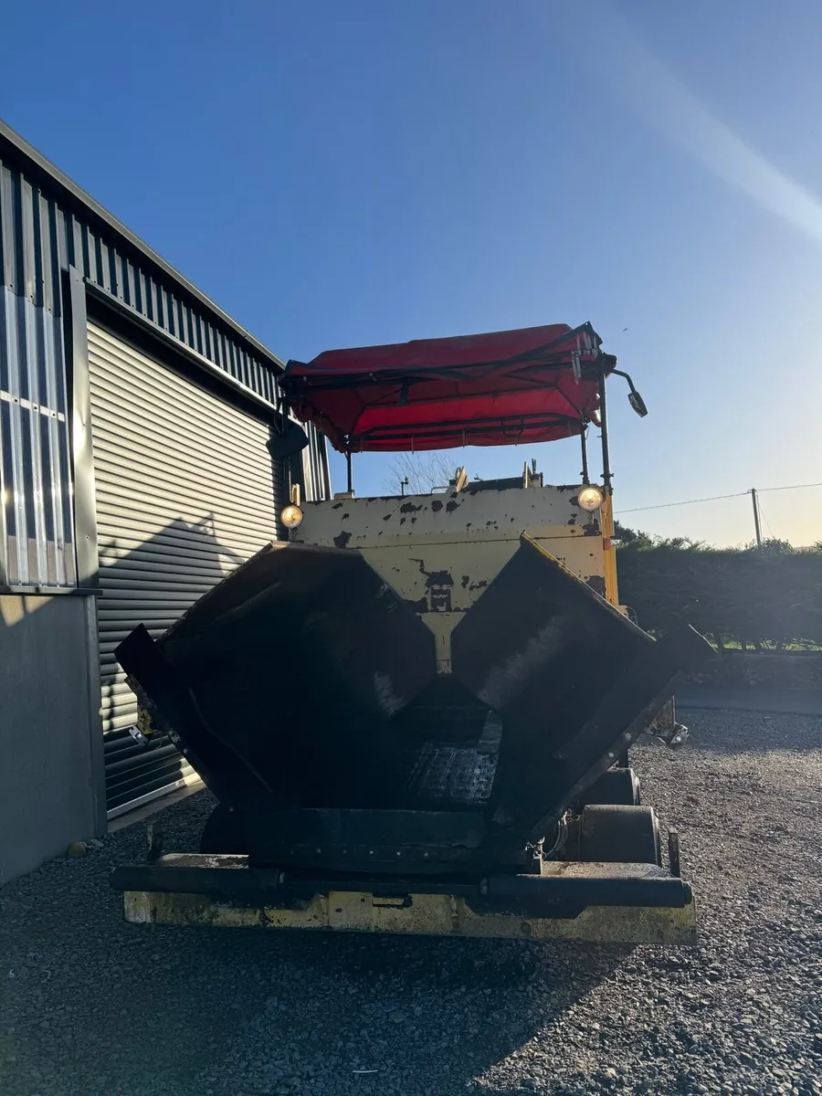 Dynapac MF250 asphalt/tarmac transfer - Image 4