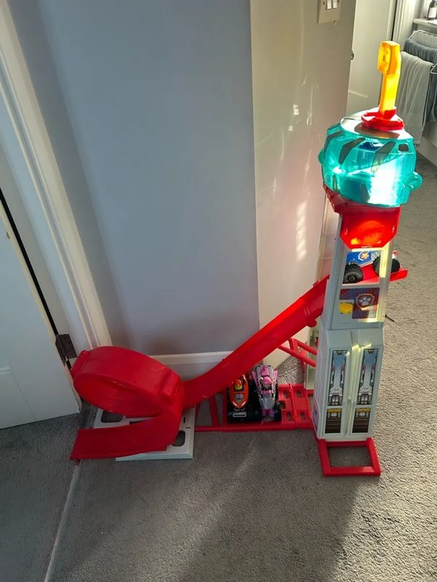 paw patrol rescue wheels tower plus 3 vehicles - Image 1