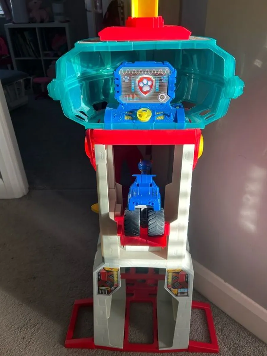 paw patrol rescue wheels tower plus 3 vehicles - Image 2