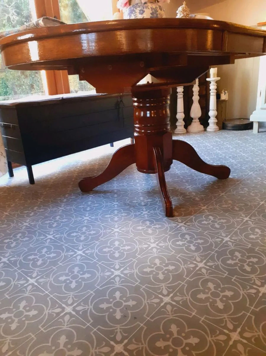 Kitchen Table - Image 4