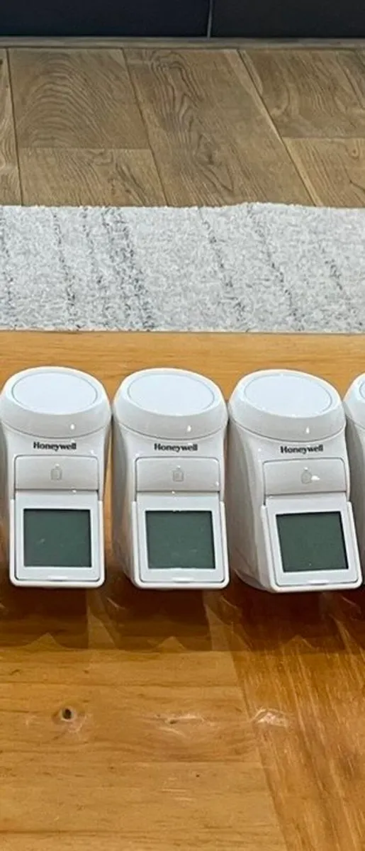 3 Pack Honeywell TRV radiator heads - Image 2