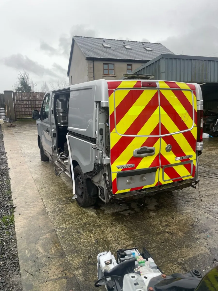 2019 Vivaro /trafic breaking - Image 3