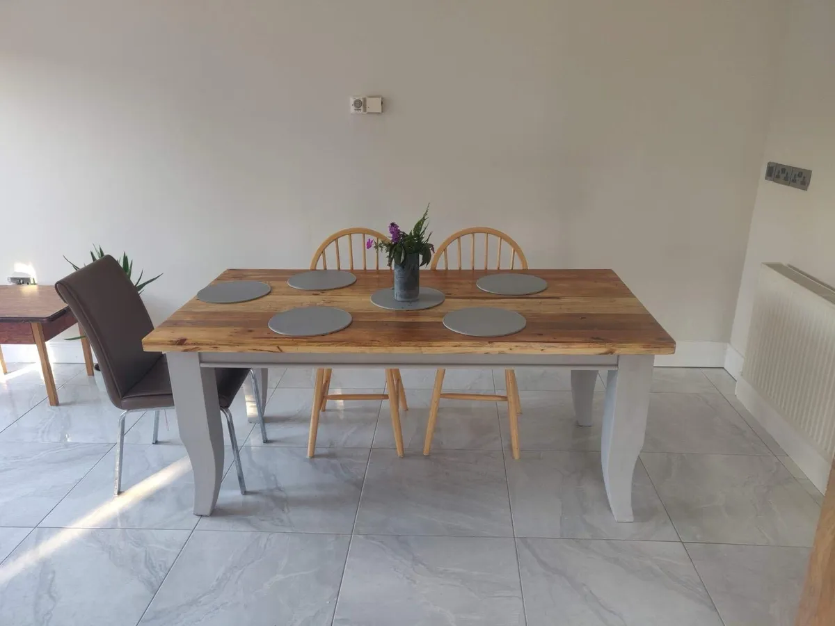 Dining table - Image 1