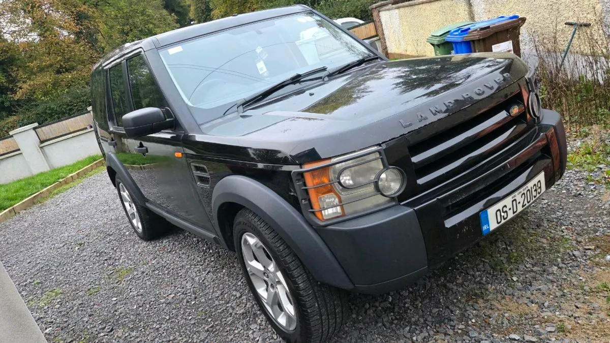 Land Rover Discovery 3 - Image 1