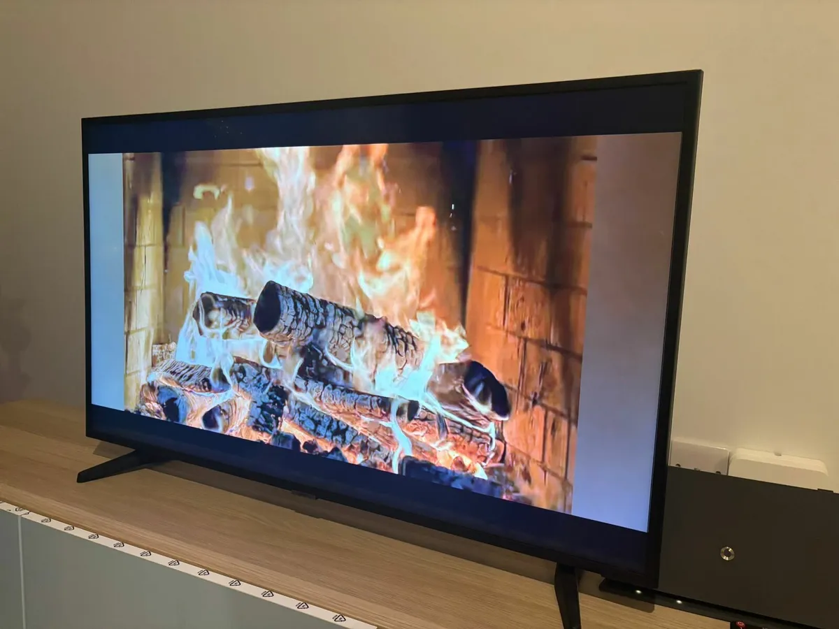 Samsung 43" 4K Ultra HD HDR Smart LED TV - Image 4