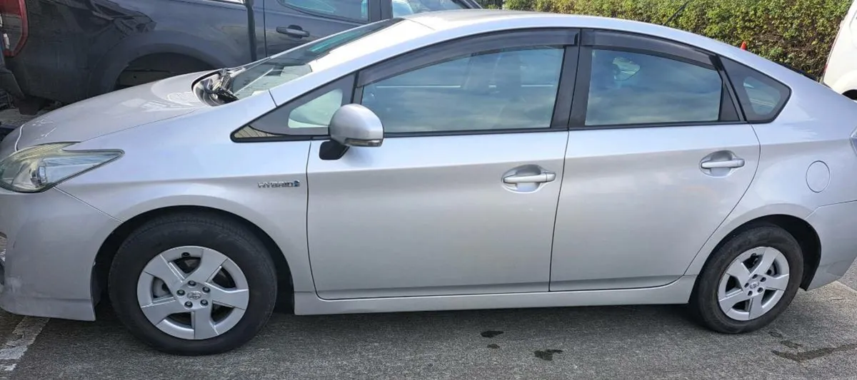 Toyota Prius 2010 - Image 2