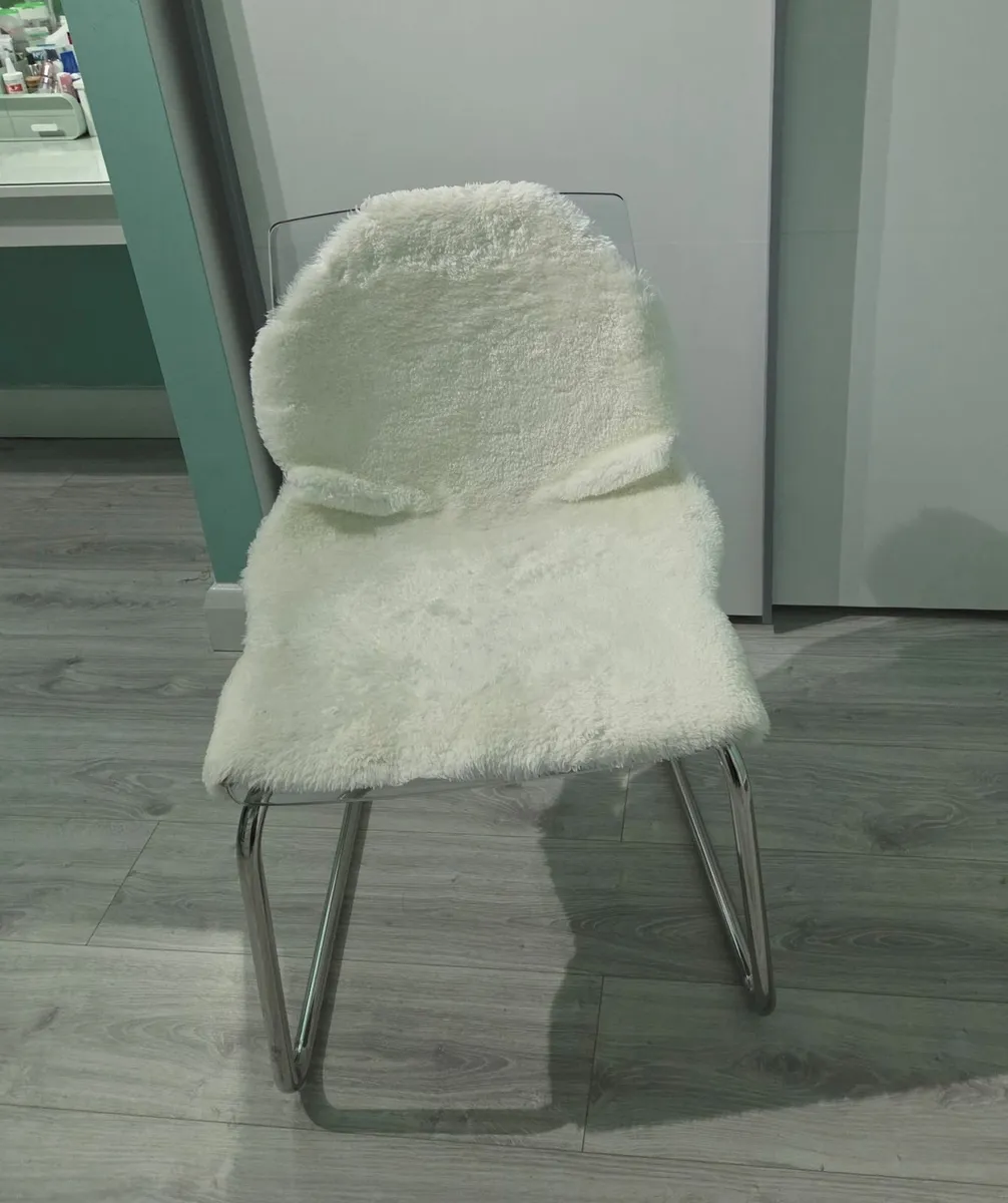 Dressing table and chair - Image 3