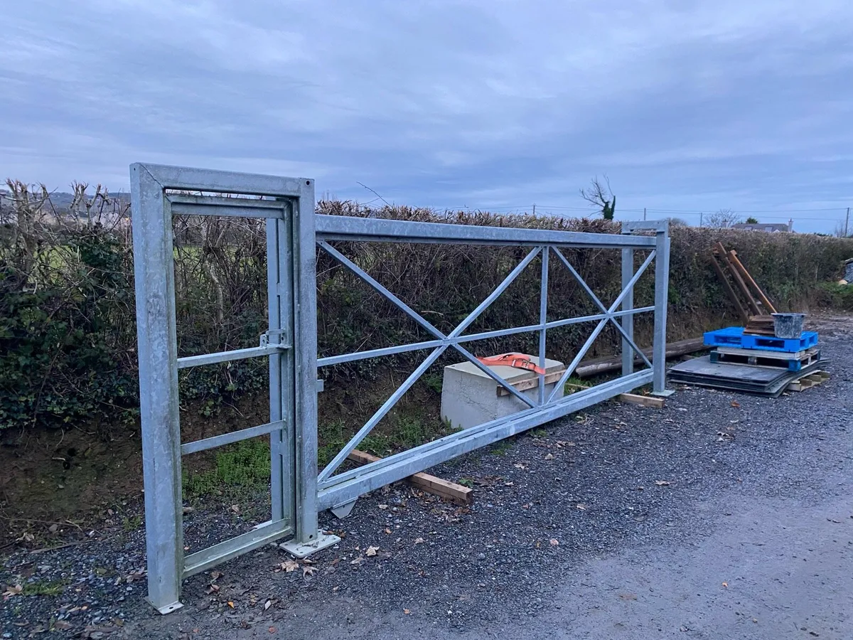 Sliding gate - Image 1