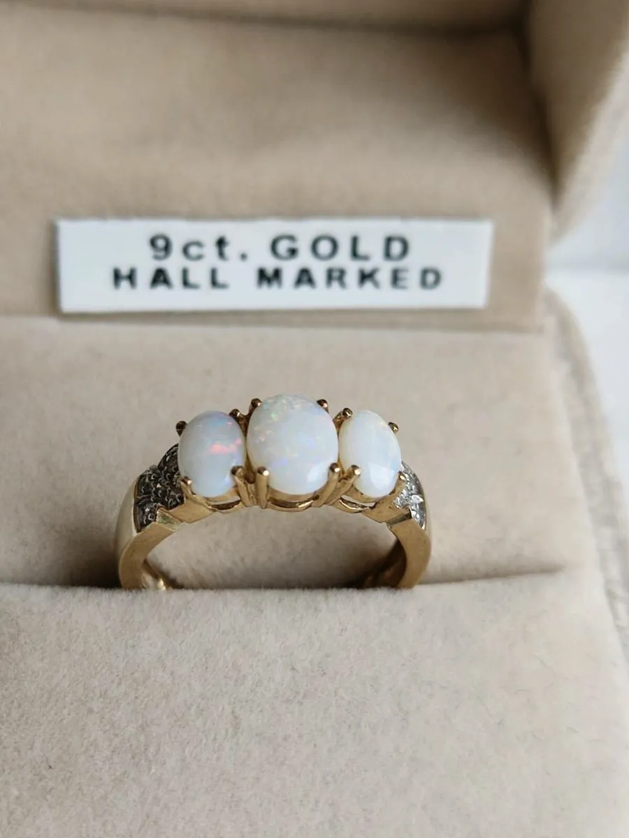 Vintage 9 CT yellow Gold Diamond Opal ring - Image 2