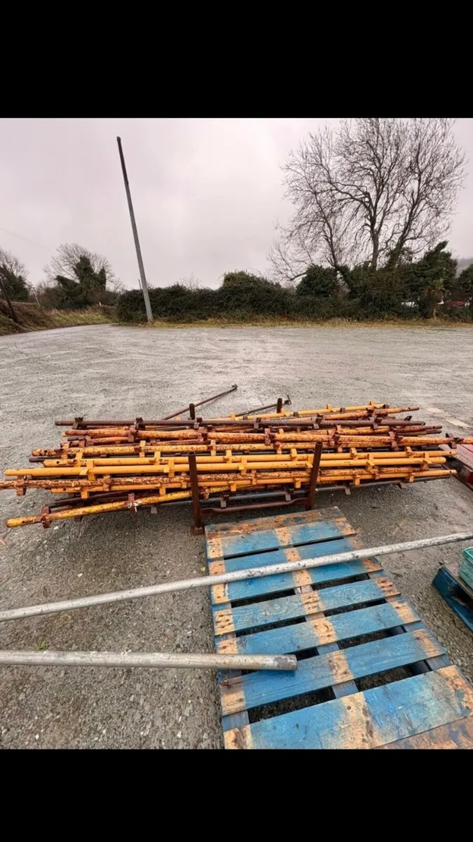 2 bays of scaffolding