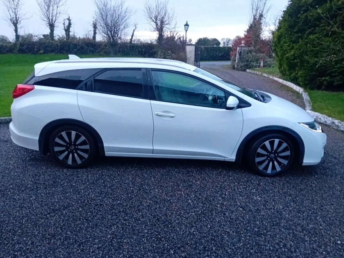 2015 Honda Civic Estate Diesel - Image 2