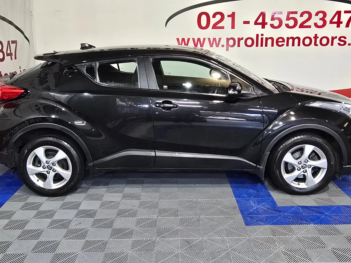 TOYOTA C-HR 1.2T LUNA MANUAL - Image 4
