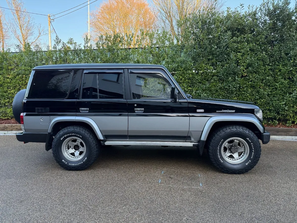 Toyota Land Cruiser Prado 1991 - Image 3