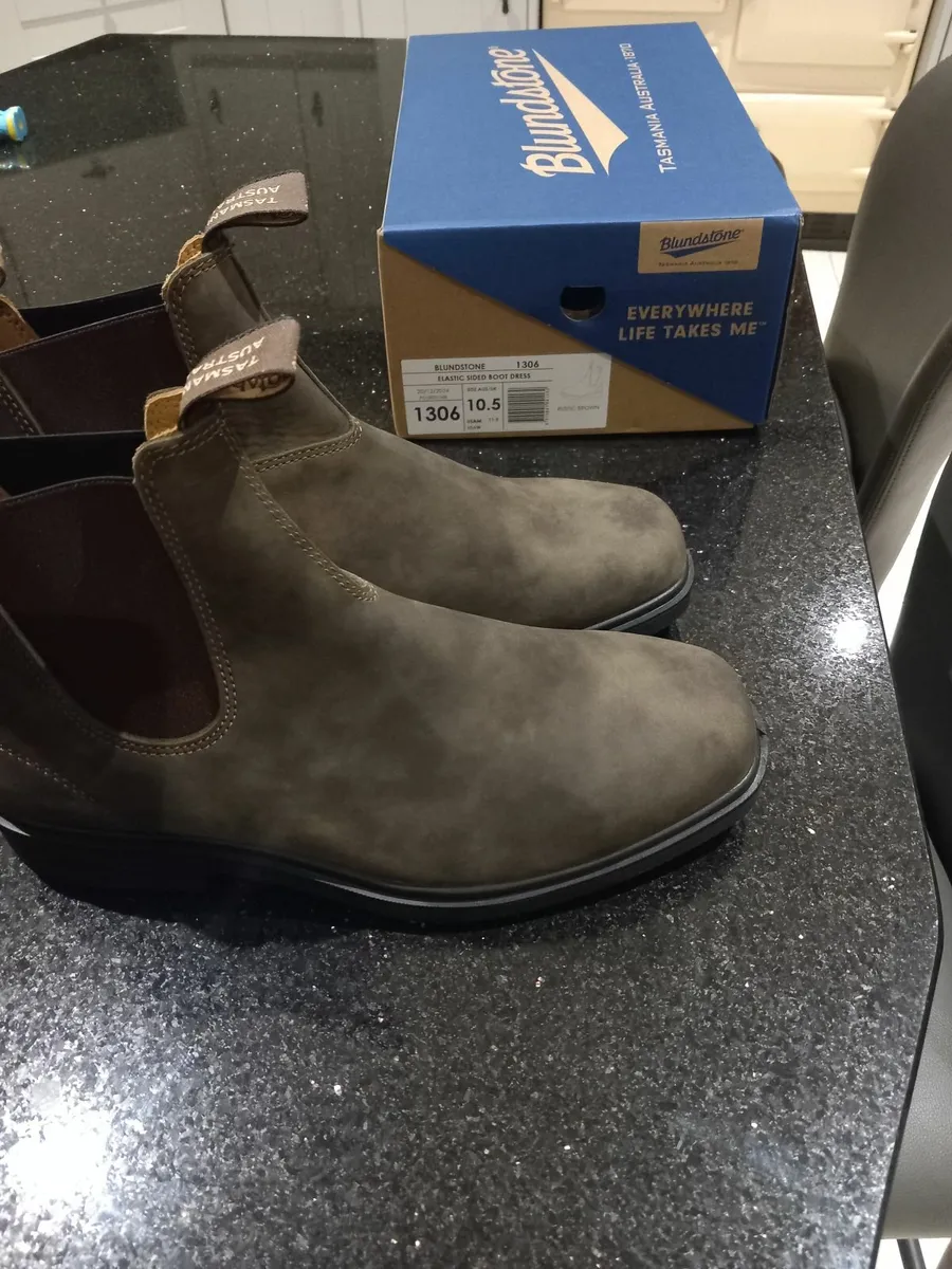 Boots shoes - Image 1