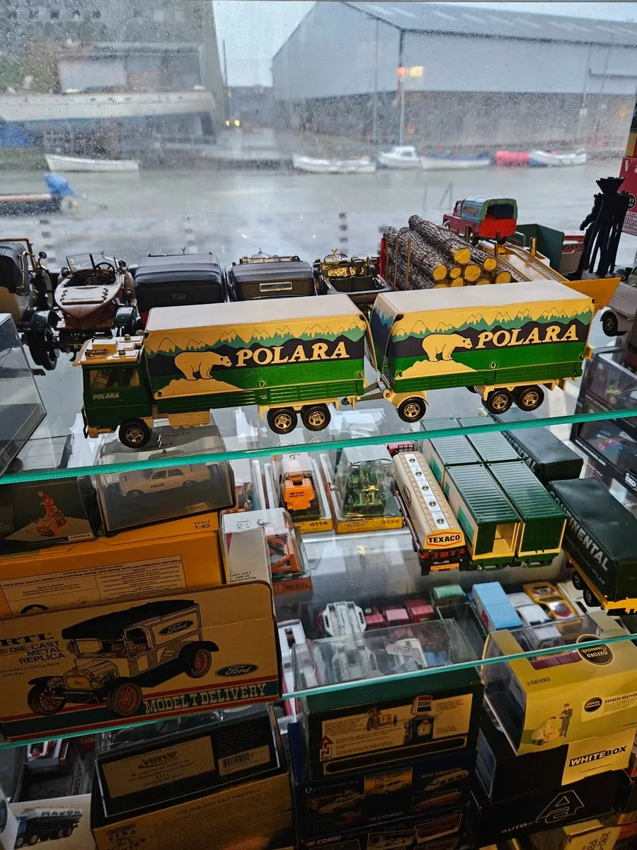 Matchbox Superkings Ford Truck and Trailer - Image 1