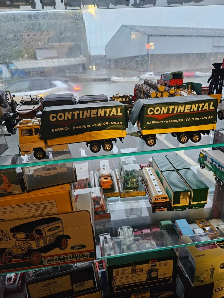 Matchbox Superkings Ford Truck and Trailer - Image 1