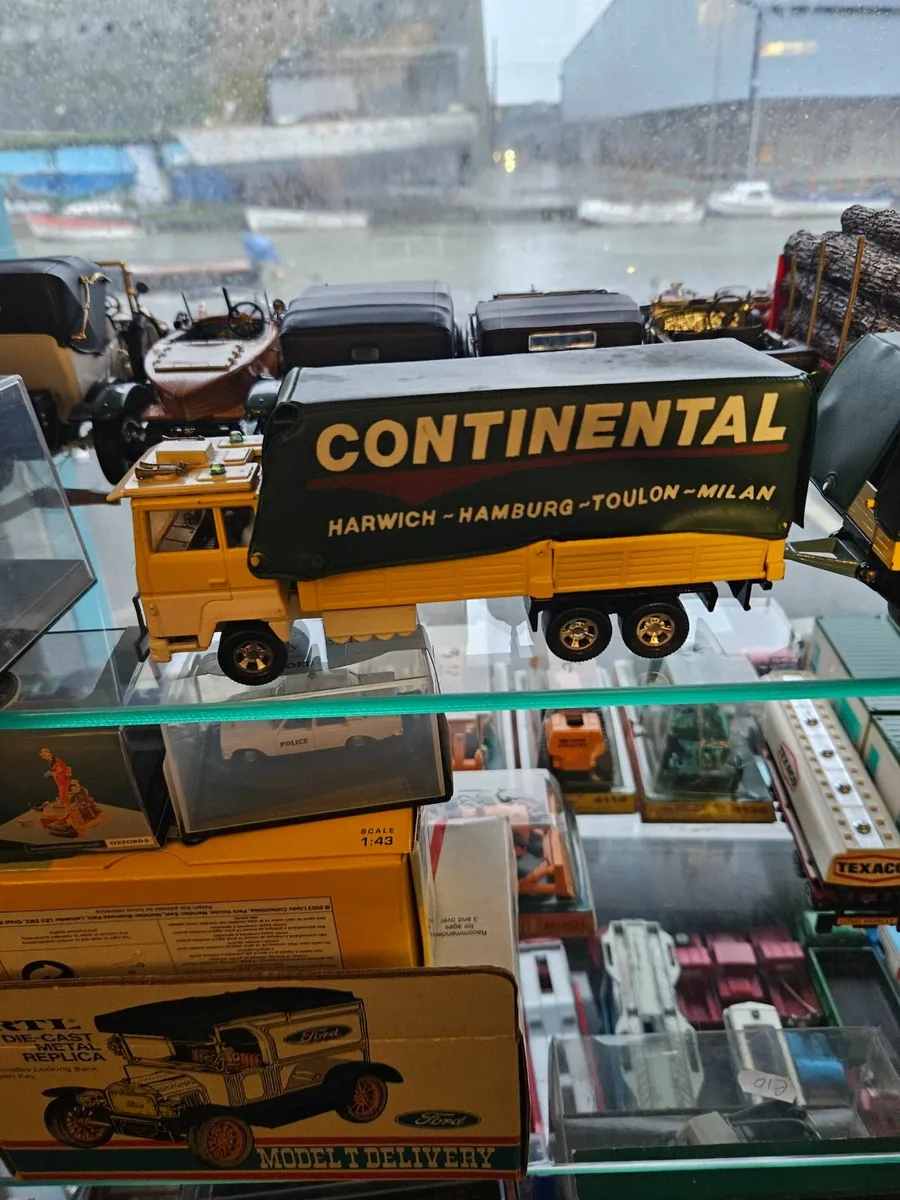 Matchbox Superkings Ford Truck and Trailer - Image 2