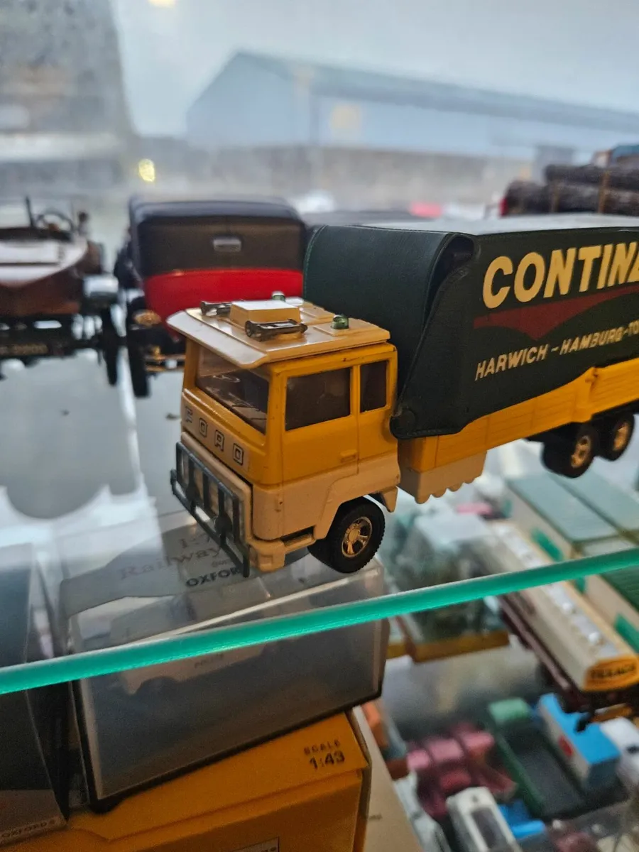 Matchbox Superkings Ford Truck and Trailer - Image 3