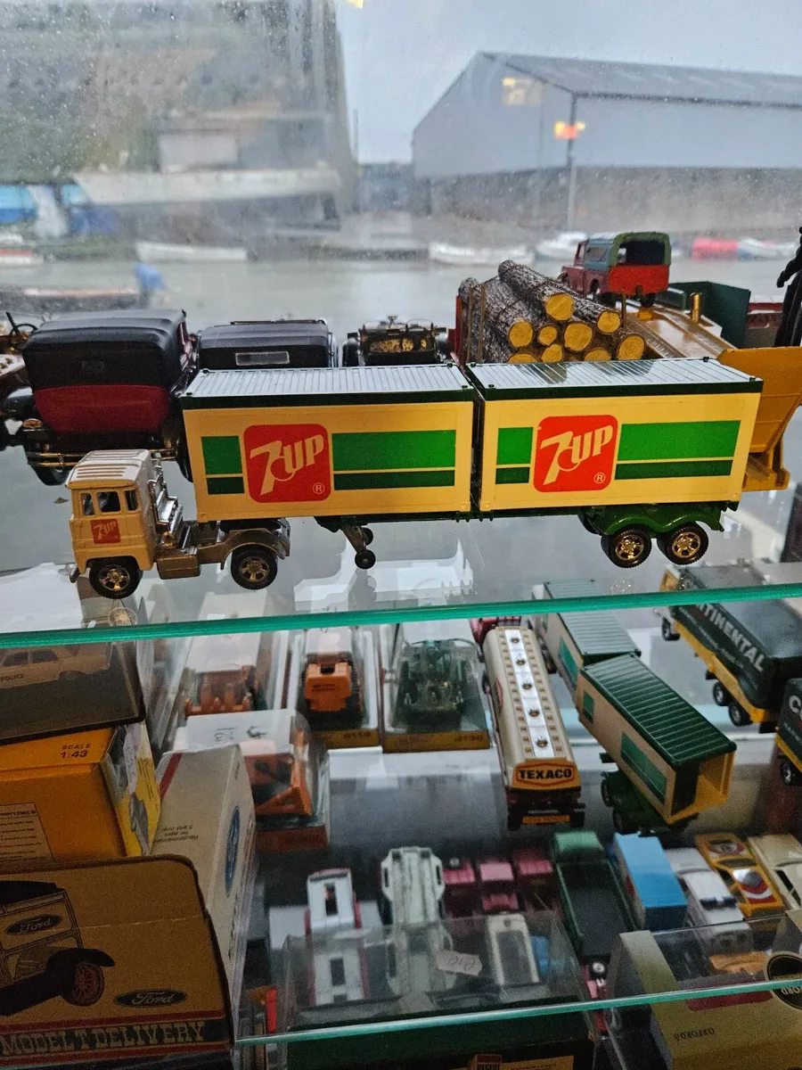Matchbox Superkings 7up Truck - Image 2