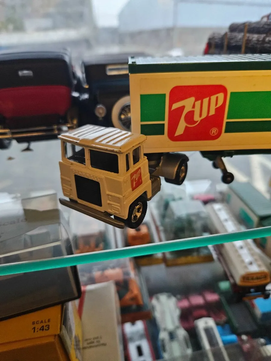 Matchbox Superkings 7up Truck - Image 3