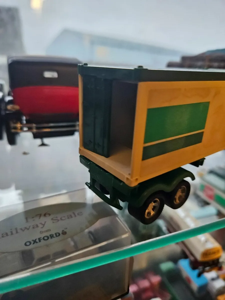 Matchbox Superkings 7UP Truck - Image 3