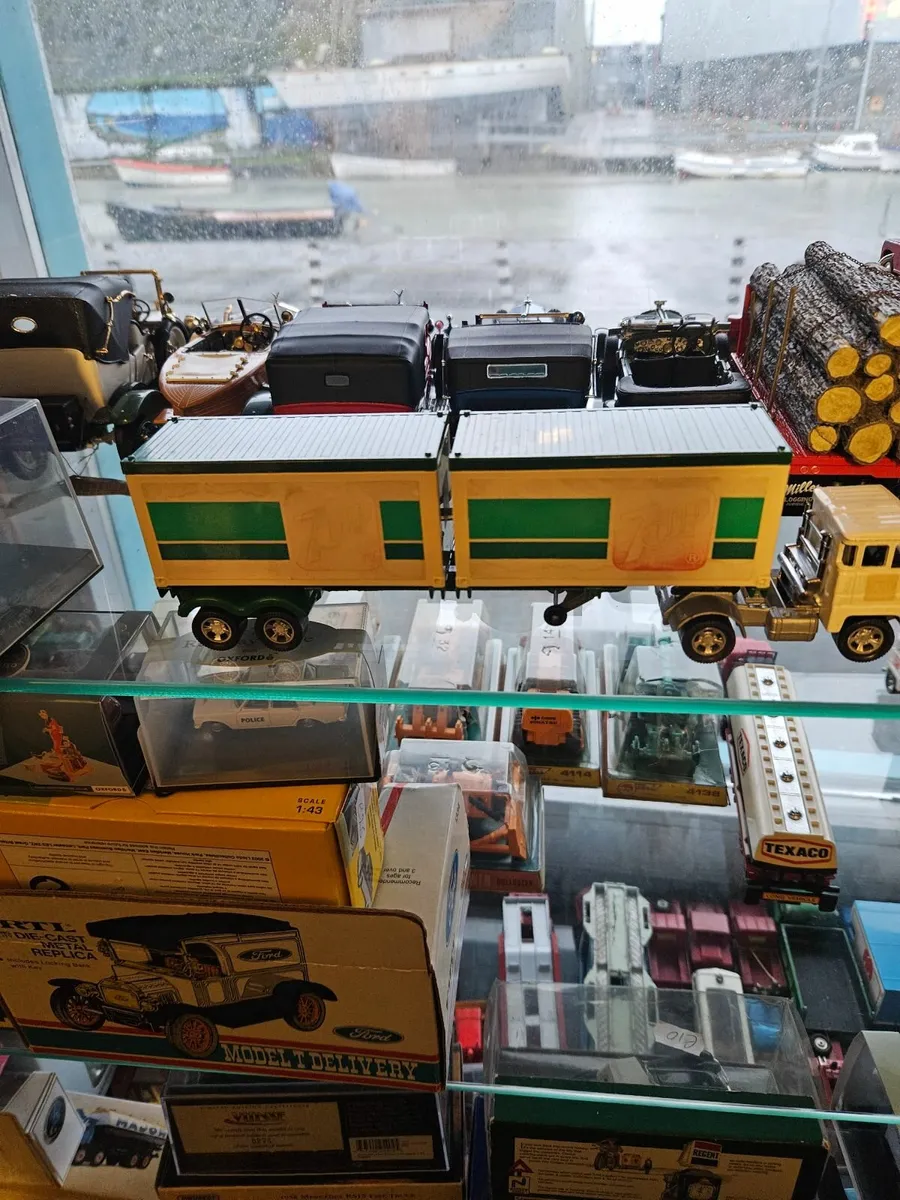 Matchbox Superkings 7UP Truck - Image 1