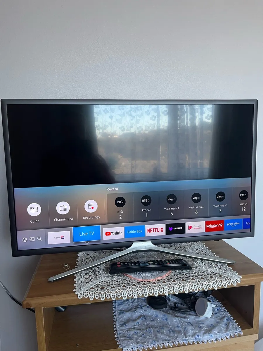 Samsung 32 inche Led Smart Tv. - Image 1
