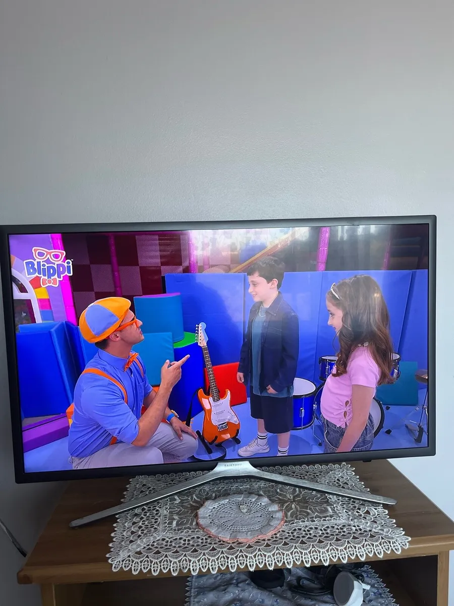 Samsung 32 inche Led Smart Tv. - Image 2