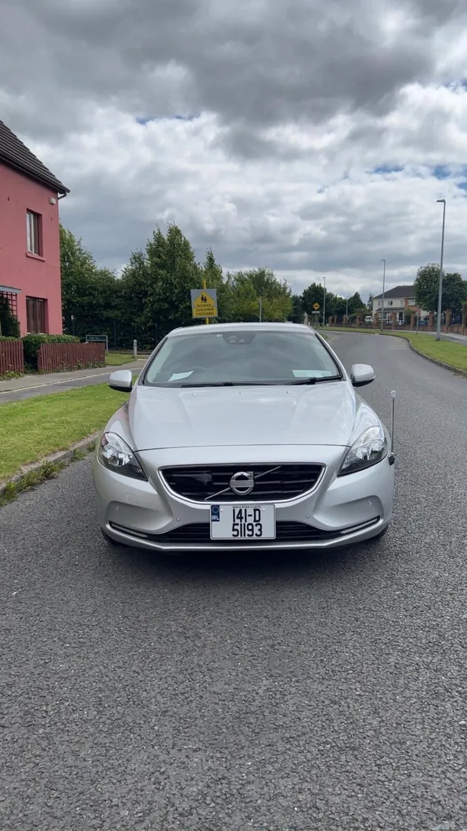 Volvo V40 2014 - Image 1