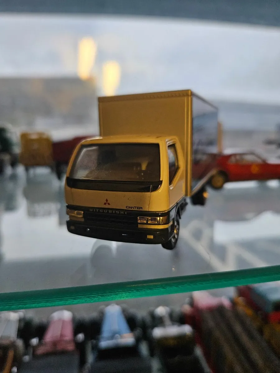 Corgi Mitsubushi Canter Van - Image 2