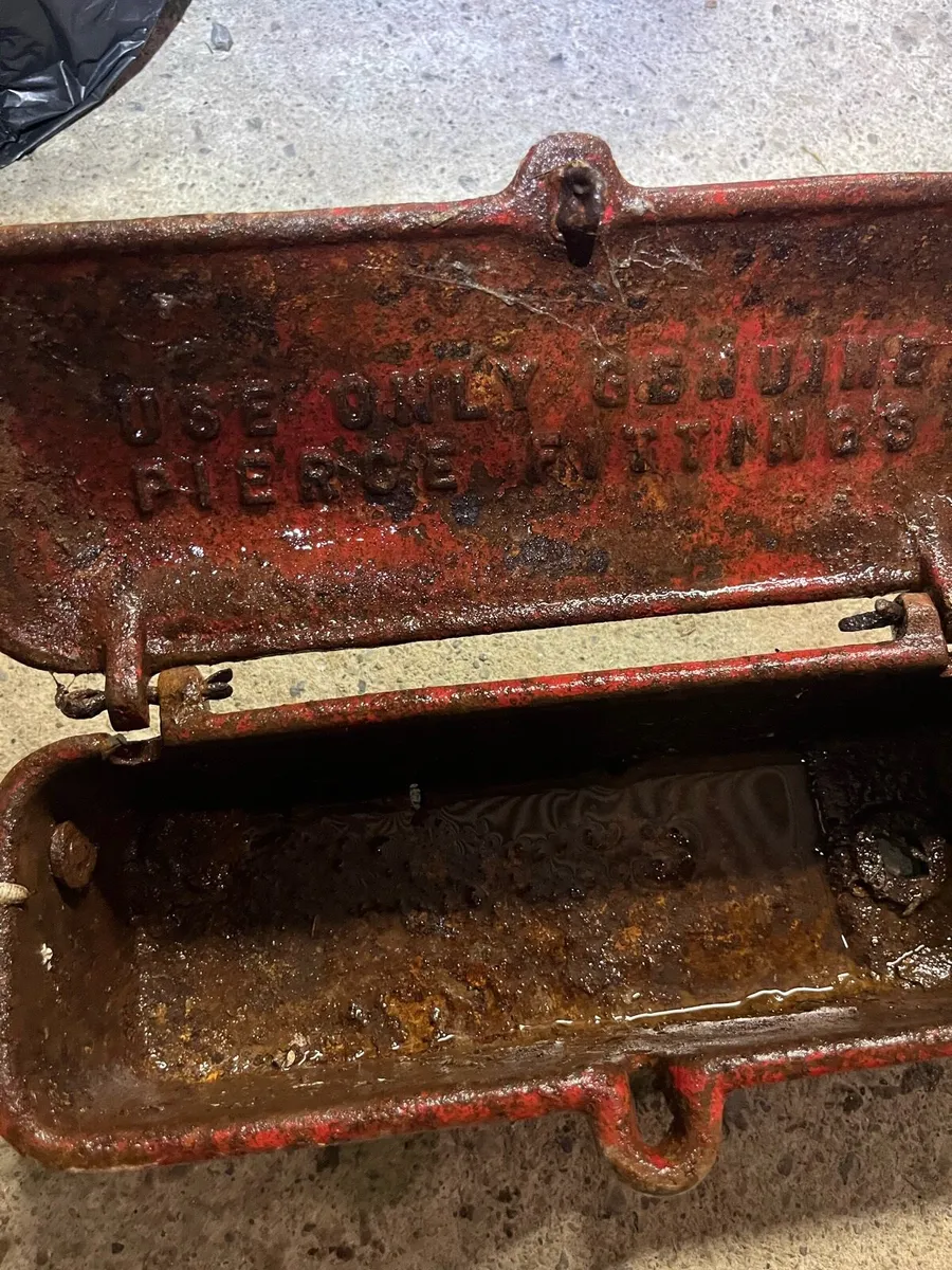 Pierce tool holder - Image 1