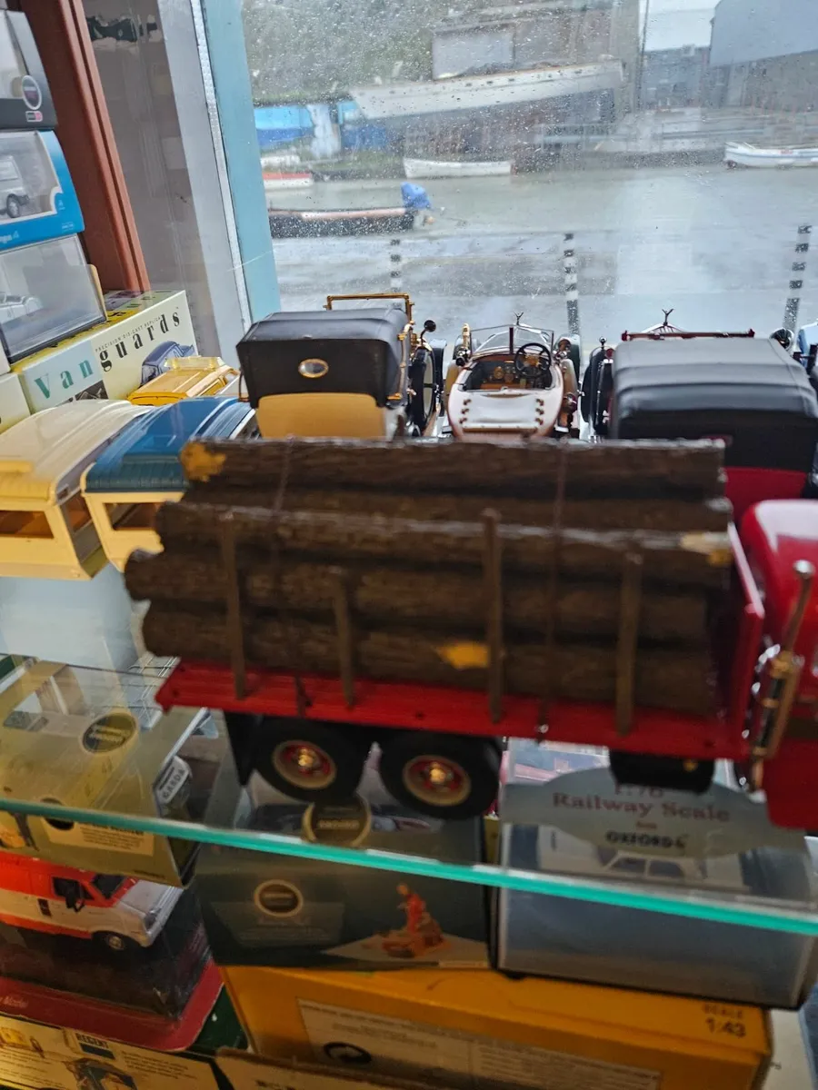 Corgi First Gear Mack Log Truck 1.34 - Image 2