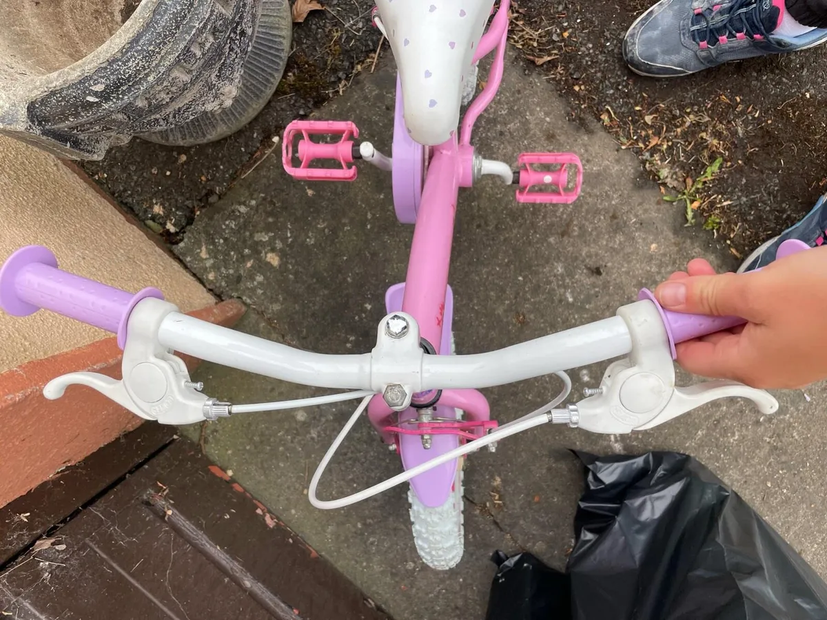 Kids bike + stabiliser - Image 3