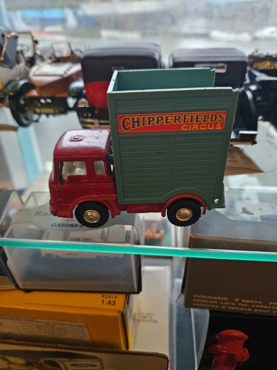 Corgi Chipperfields Circus Truck - Image 2