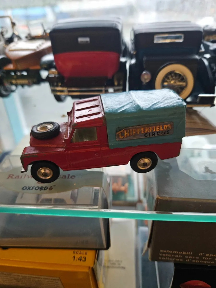 Corgi Chipperfields Circus Landrover