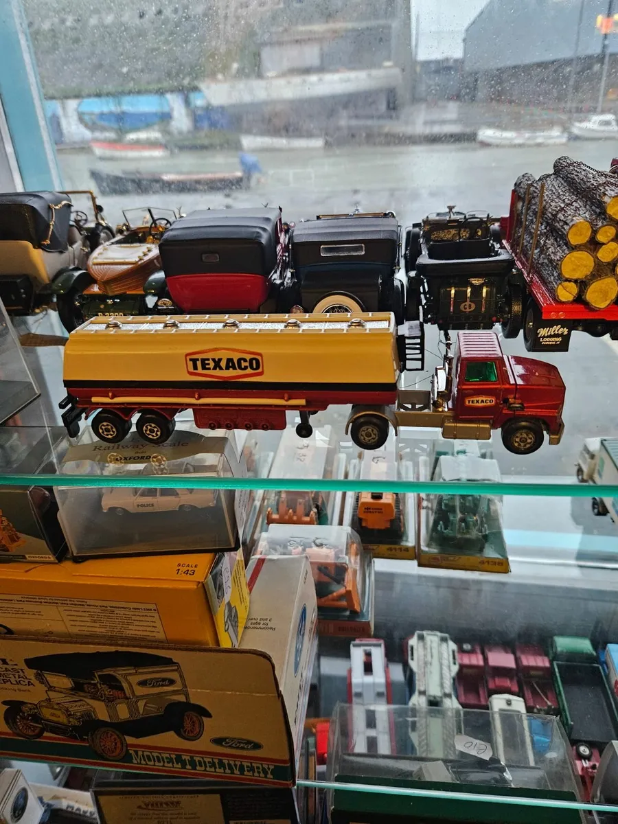 Matchbox Superkings Texaco Truck - Image 1