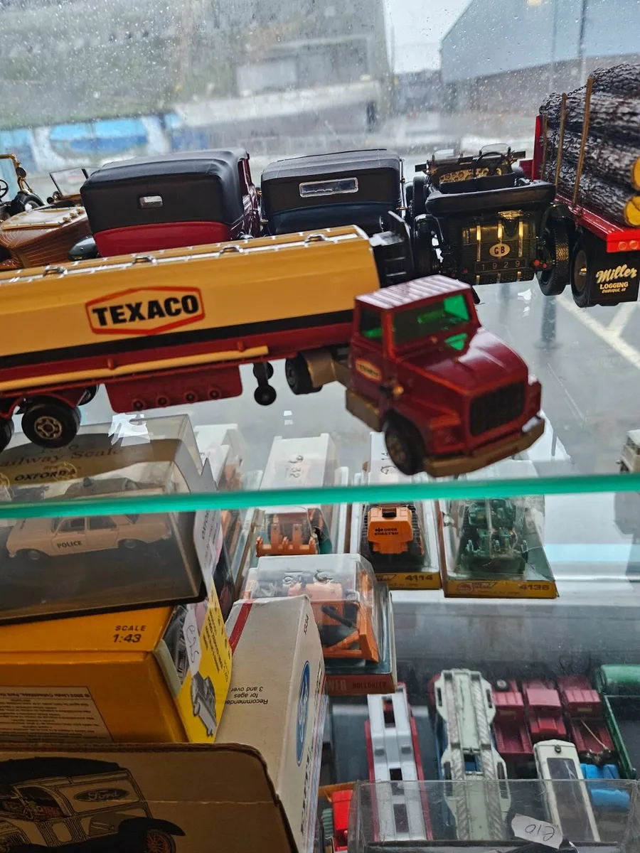 Matchbox Superkings Texaco Truck - Image 2