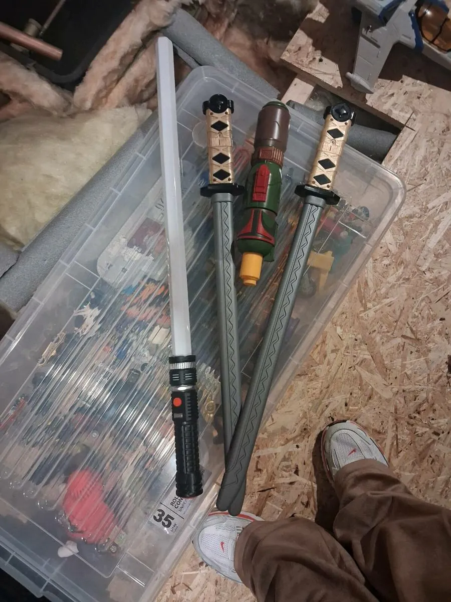 Light Sabre + 2 swords