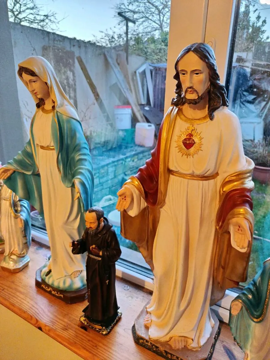 Holy statues - Image 2