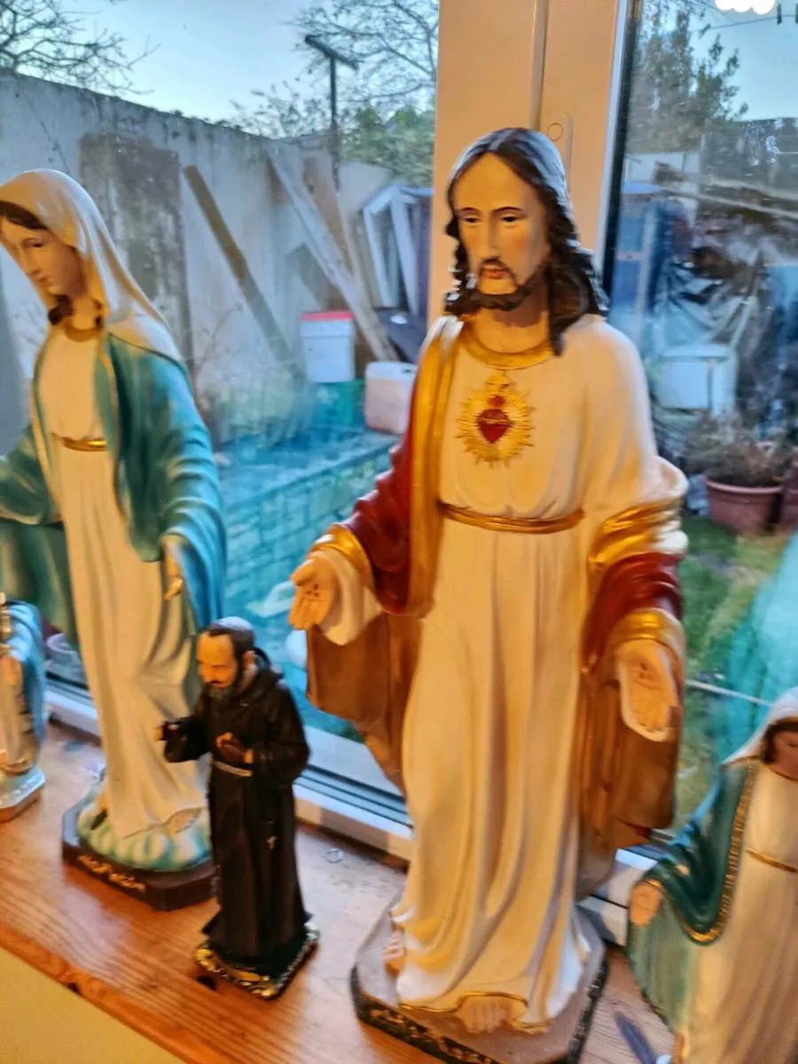 Holy statues - Image 3