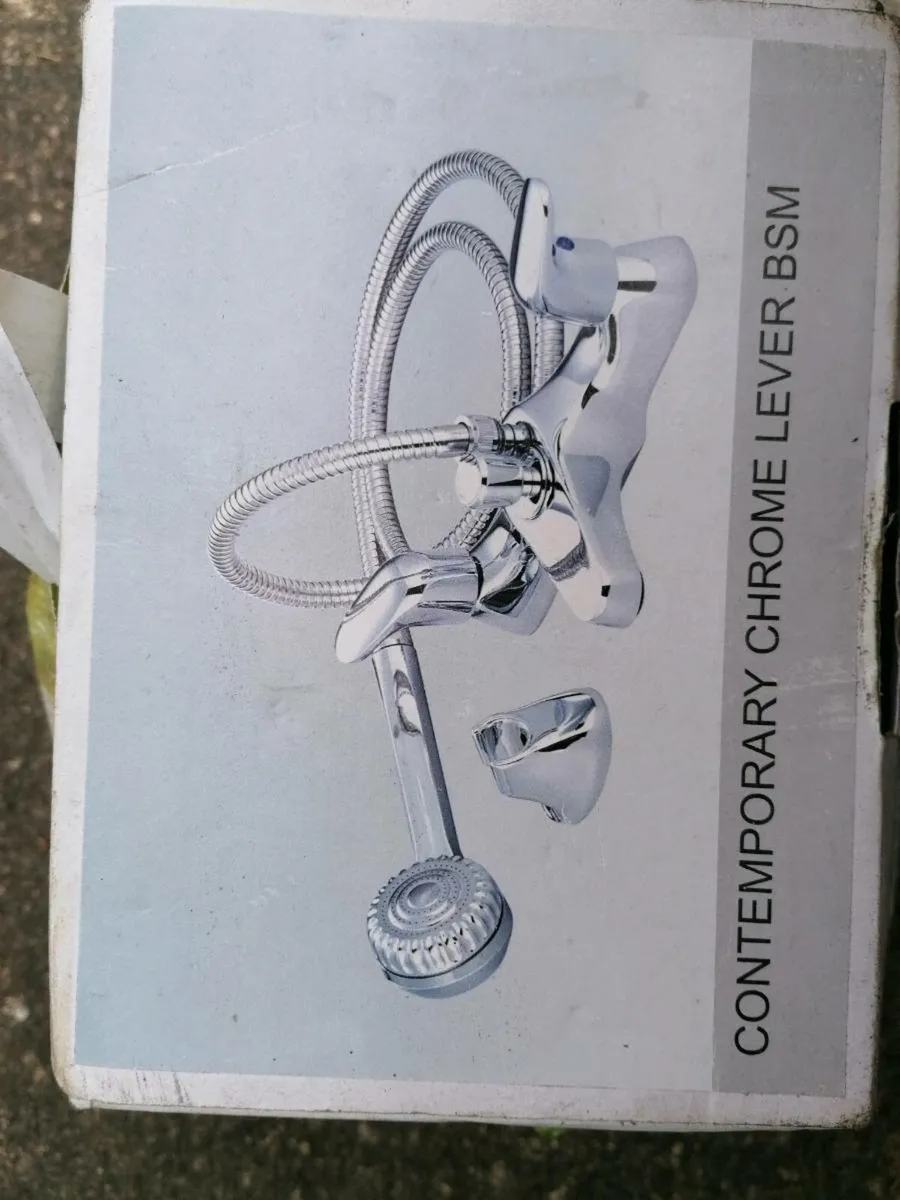 Chrome bath tap set with hose

New - Image 1
