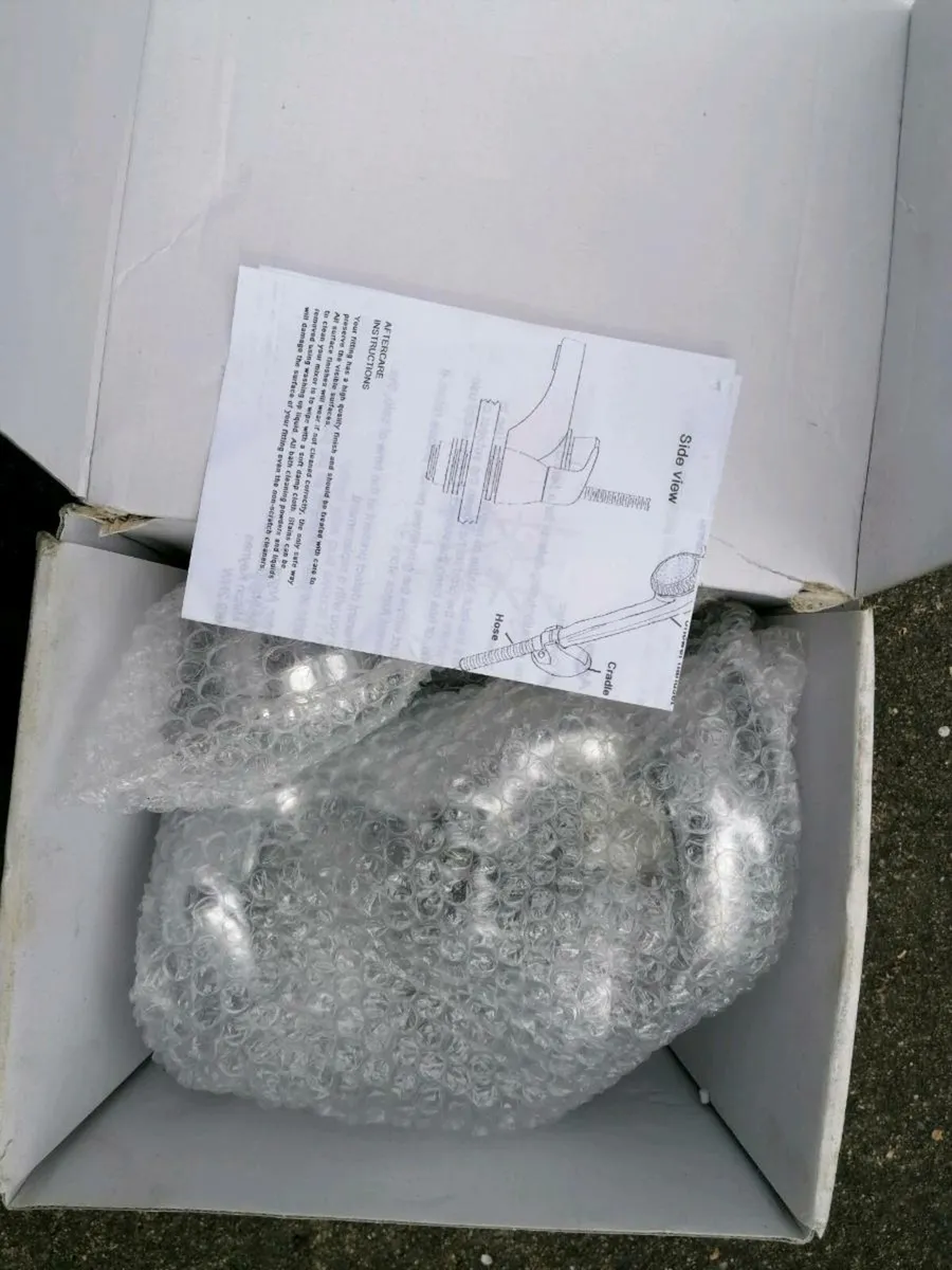 Chrome bath tap set with hose

New - Image 2